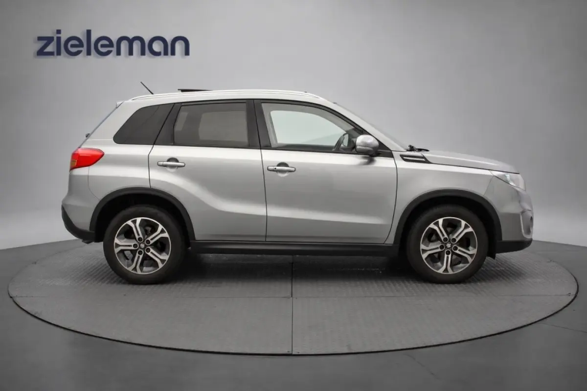 1.6 High Executive - Panorama, Carplay, Camera, Adapt. Cruise, Clima, Stoelverw.