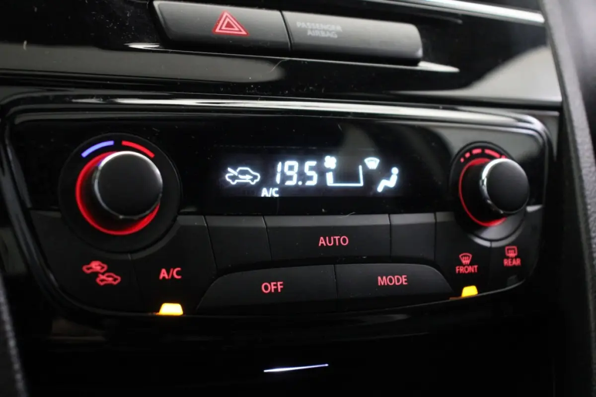 1.6 High Executive - Panorama, Carplay, Camera, Adapt. Cruise, Clima, Stoelverw.