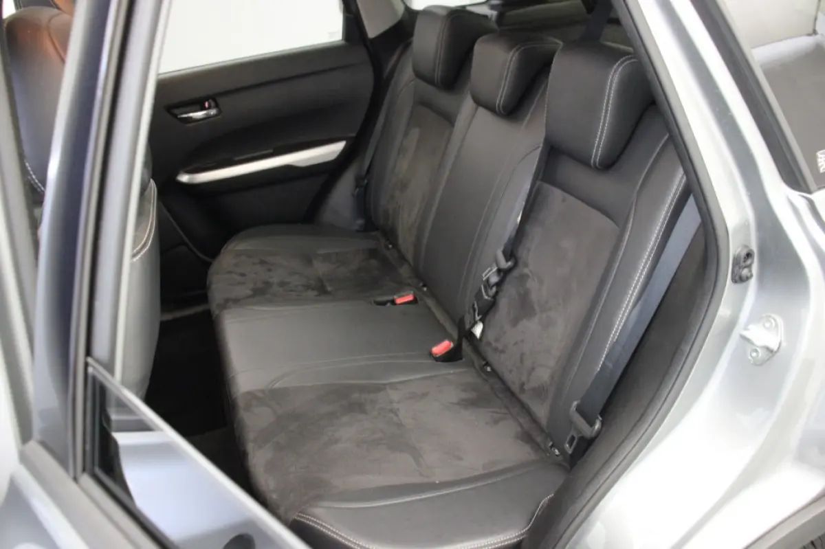 1.6 High Executive - Panorama, Carplay, Camera, Adapt. Cruise, Clima, Stoelverw.