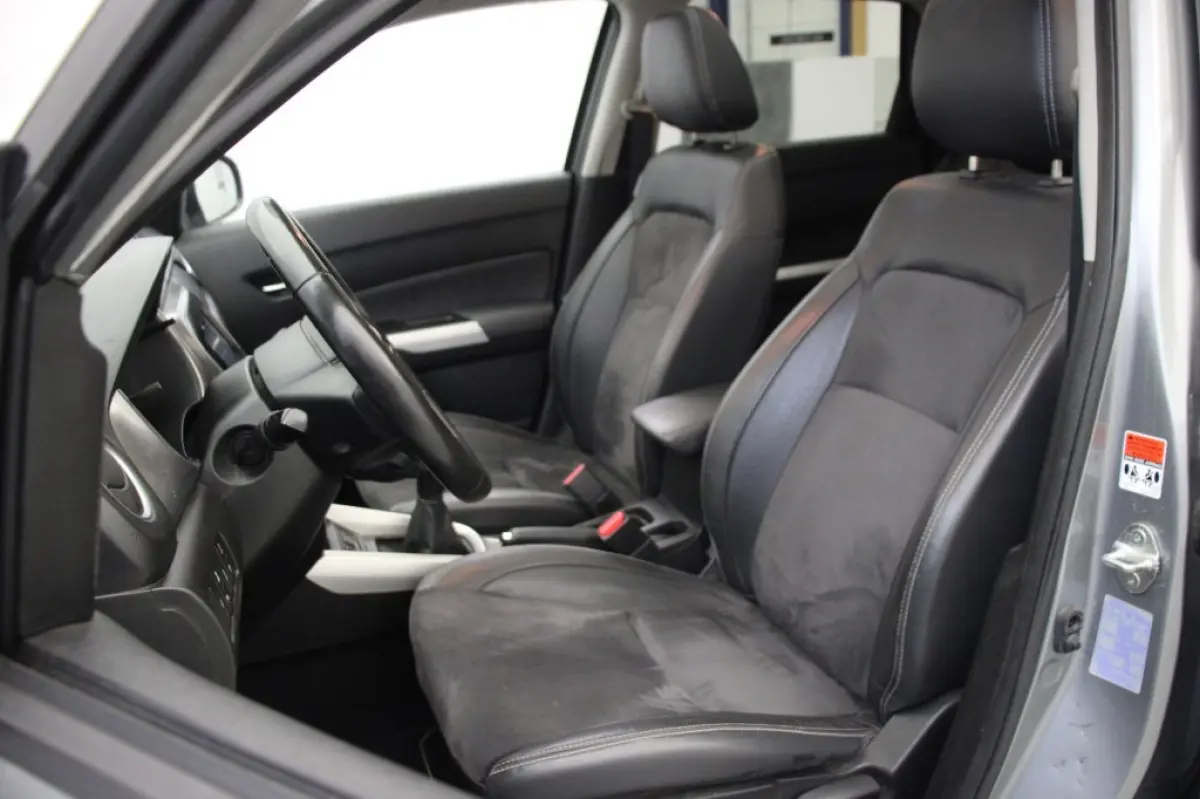 1.6 High Executive - Panorama, Carplay, Camera, Adapt. Cruise, Clima, Stoelverw.