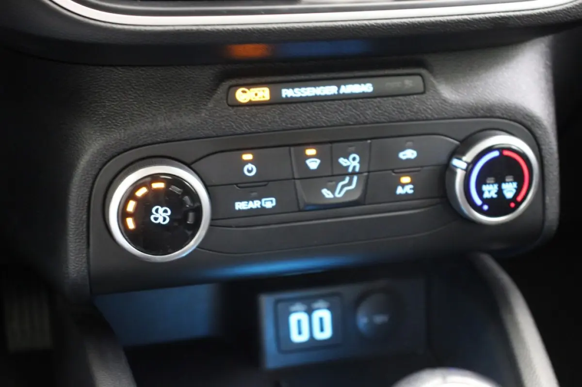 1.0 EcoBoost Hybrid Edition Business - Carplay, Camera, Cruise, Terkhaak