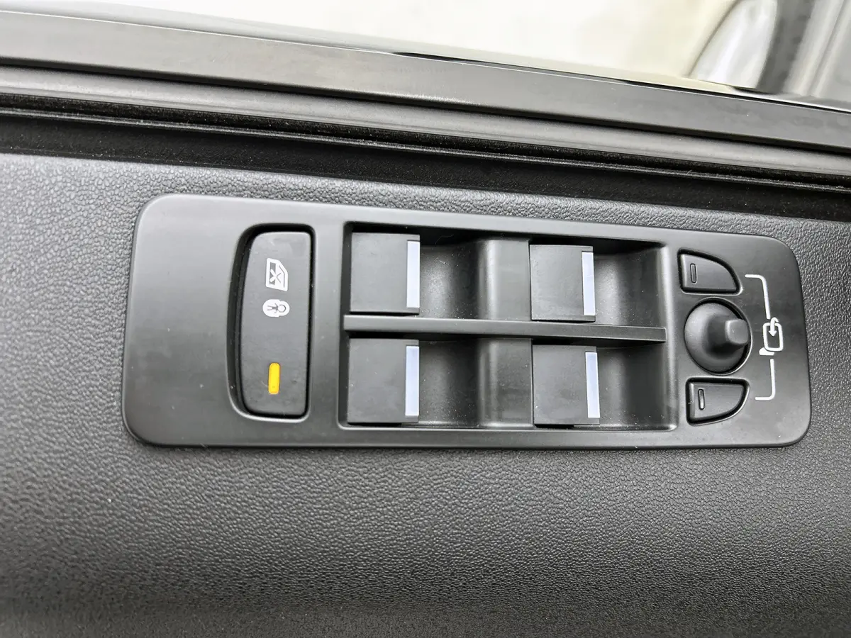 P300e Hybride R-Dynamic SE / Panoramadak /  Leder / Interactive Driver Display / Navi / Cruise-ctr. / Apk nieuw