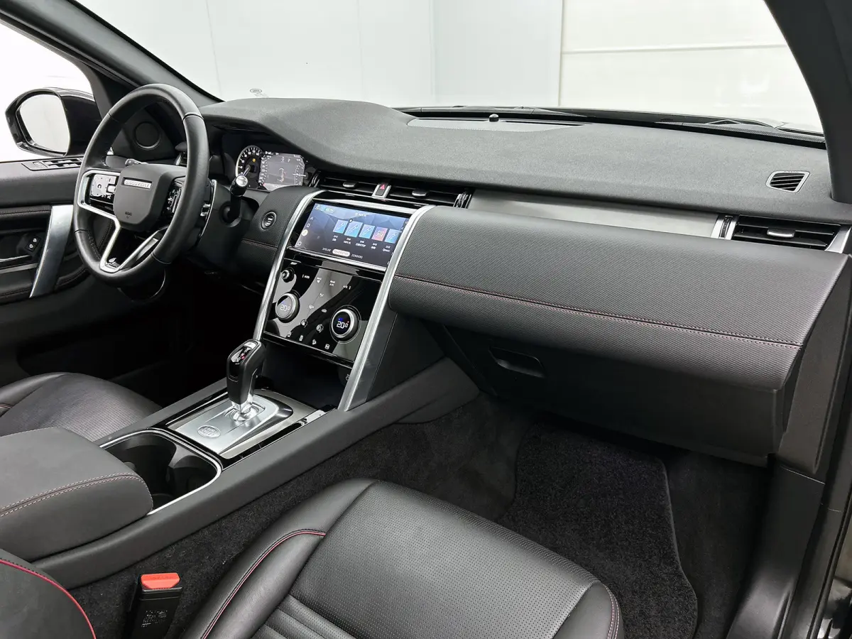 P300e Hybride R-Dynamic SE / Panoramadak /  Leder / Interactive Driver Display / Navi / Cruise-ctr. / Apk nieuw