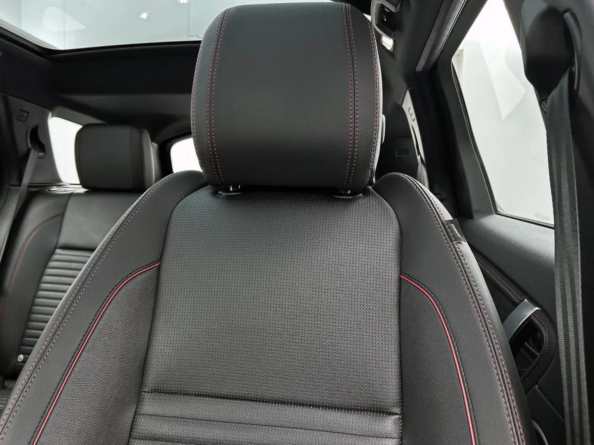 P300e Hybride R-Dynamic SE / Panoramadak /  Leder / Interactive Driver Display / Navi / Cruise-ctr. / Apk nieuw