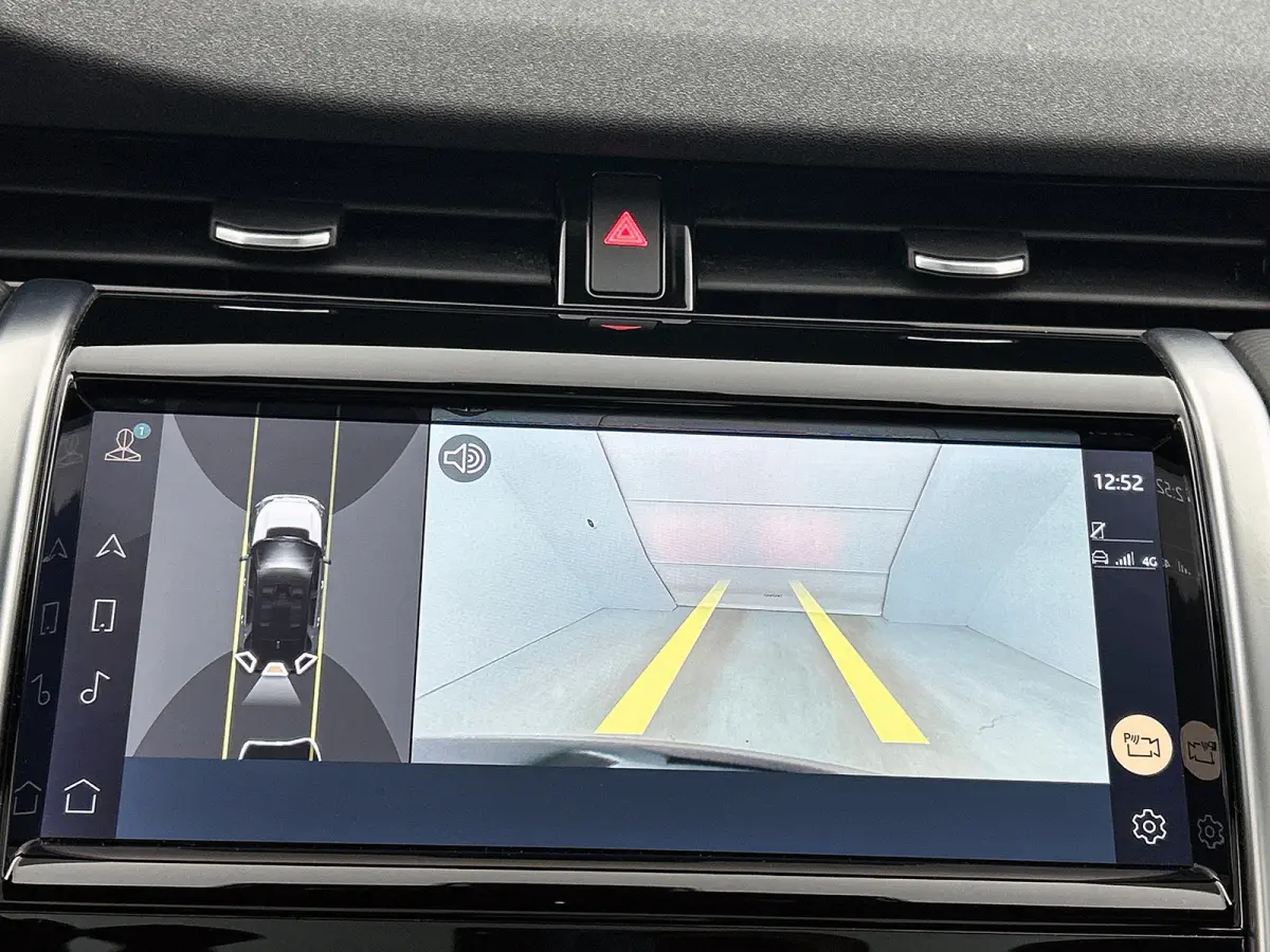 P300e Hybride R-Dynamic SE / Panoramadak /  Leder / Interactive Driver Display / Navi / Cruise-ctr. / Apk nieuw