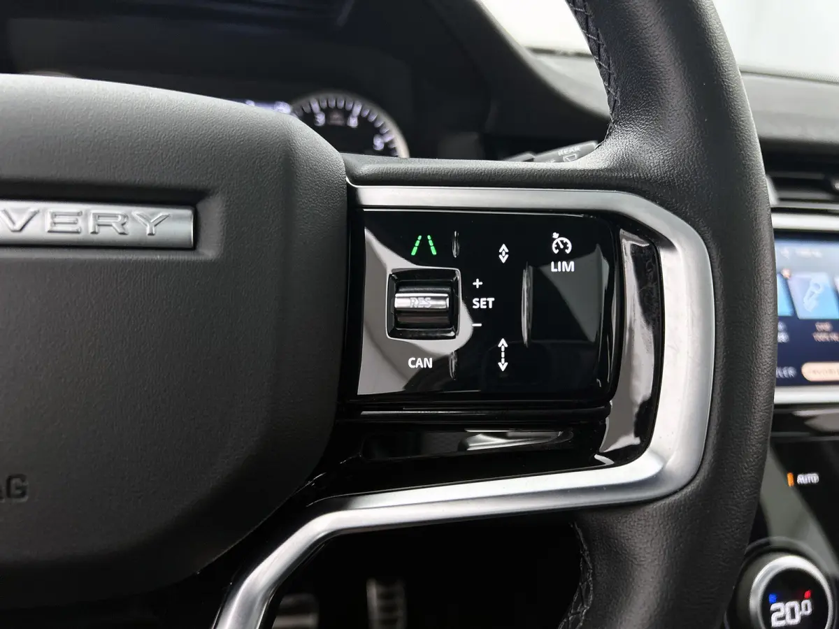P300e Hybride R-Dynamic SE / Panoramadak /  Leder / Interactive Driver Display / Navi / Cruise-ctr. / Apk nieuw