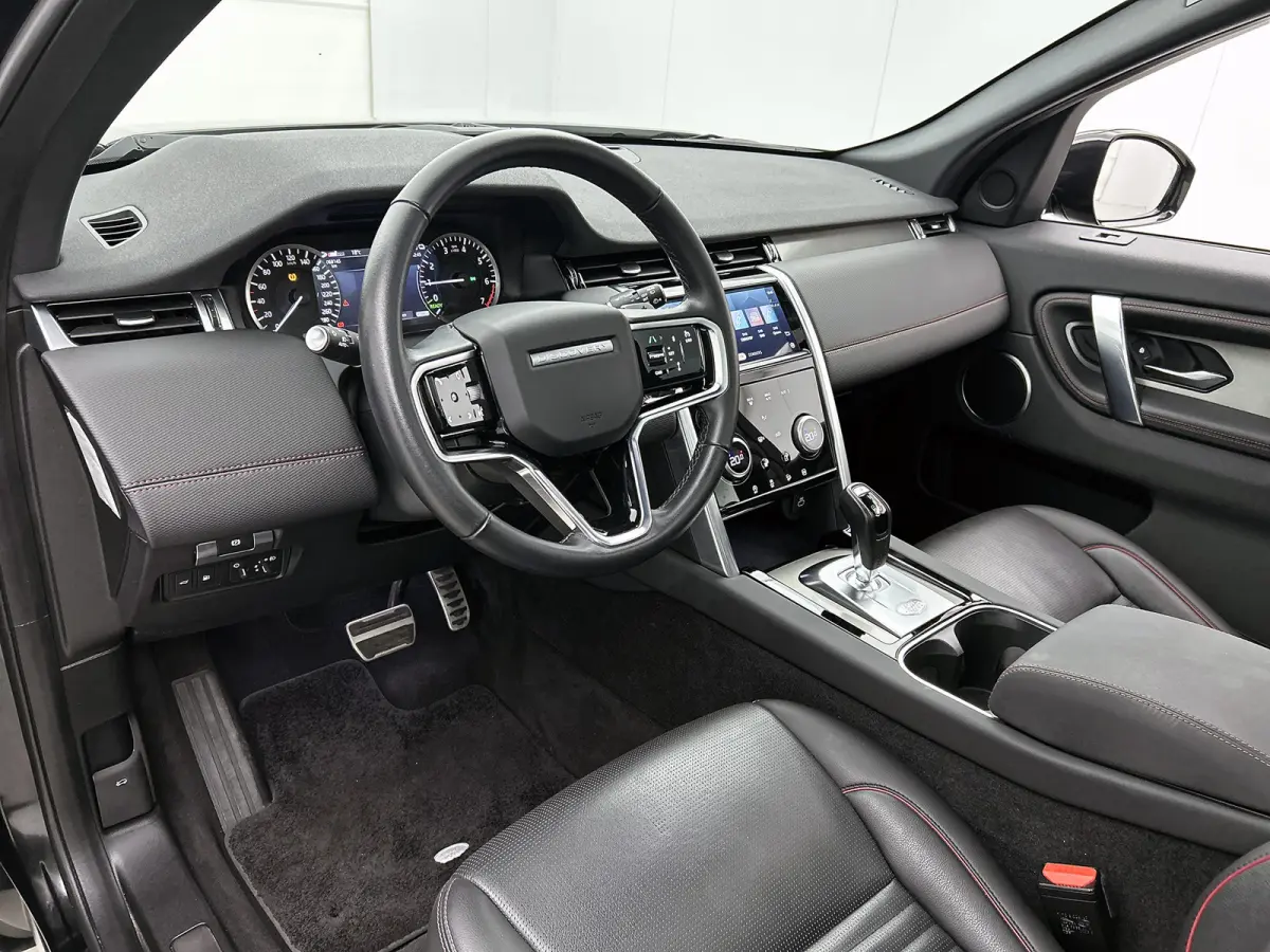P300e Hybride R-Dynamic SE / Panoramadak /  Leder / Interactive Driver Display / Navi / Cruise-ctr. / Apk nieuw
