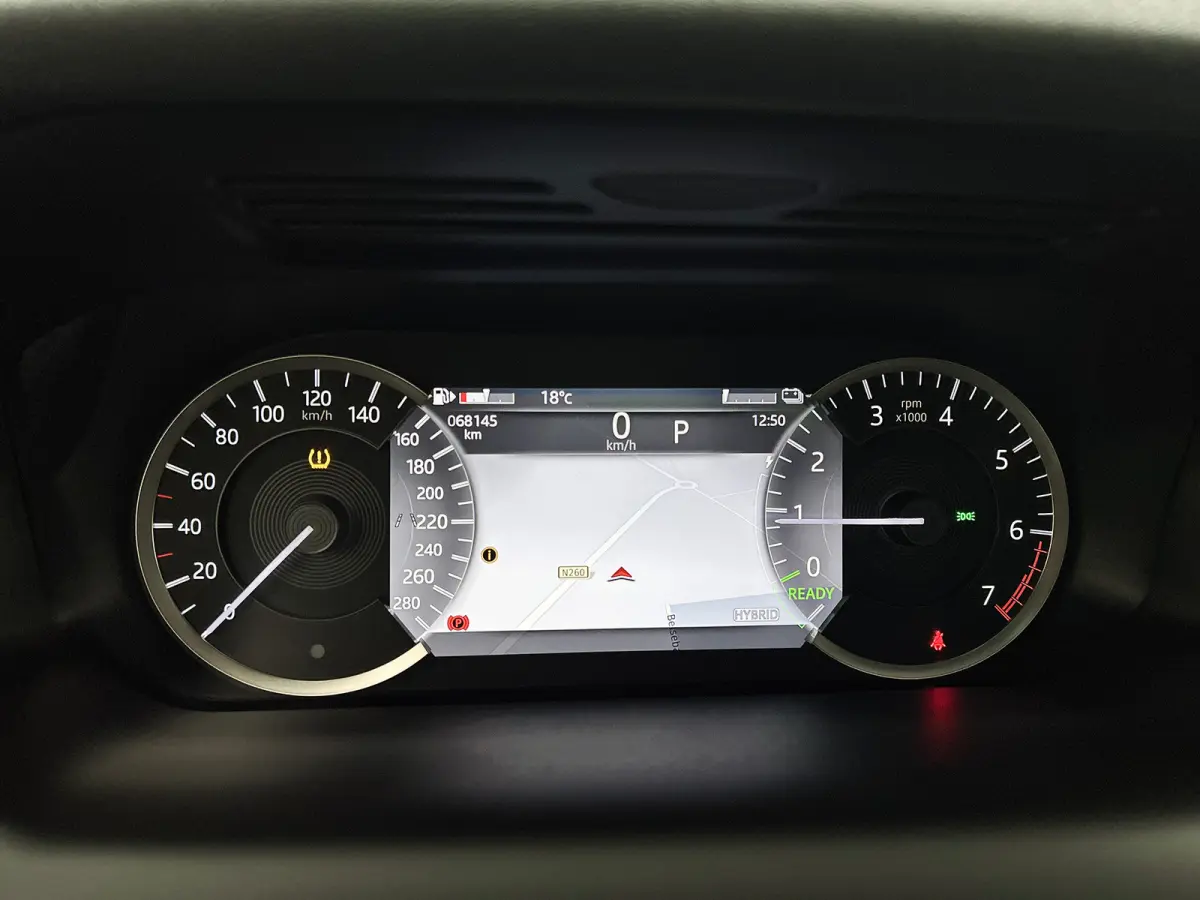P300e Hybride R-Dynamic SE / Panoramadak /  Leder / Interactive Driver Display / Navi / Cruise-ctr. / Apk nieuw