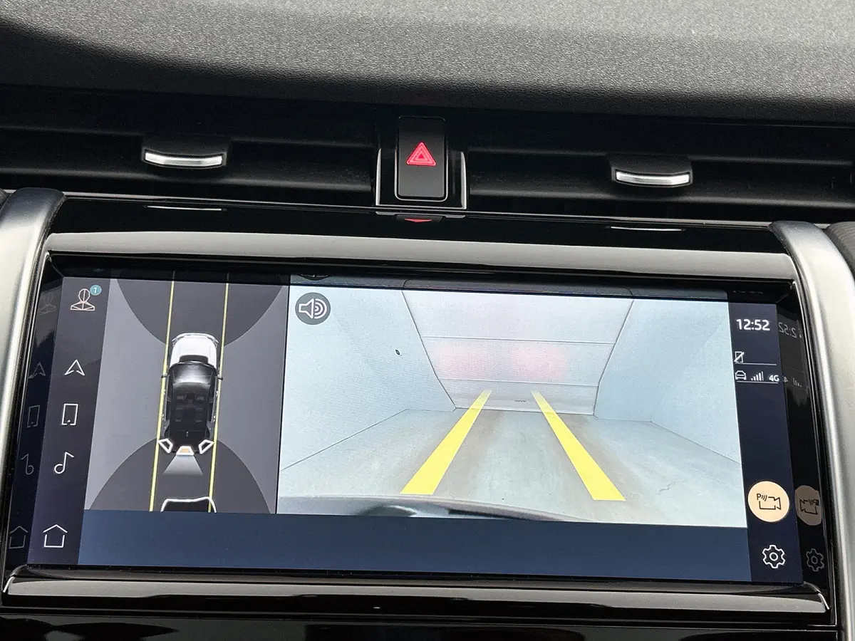 P300e Hybride R-Dynamic SE / Panoramadak /  Leder / Interactive Driver Display / Navi / Cruise-ctr. / Apk nieuw