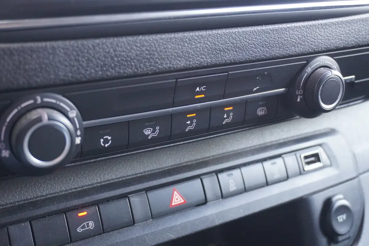 1.5 BlueHDI L2 EURO 6 - Airco - Navi - Cruise - €9.950,- Excl.