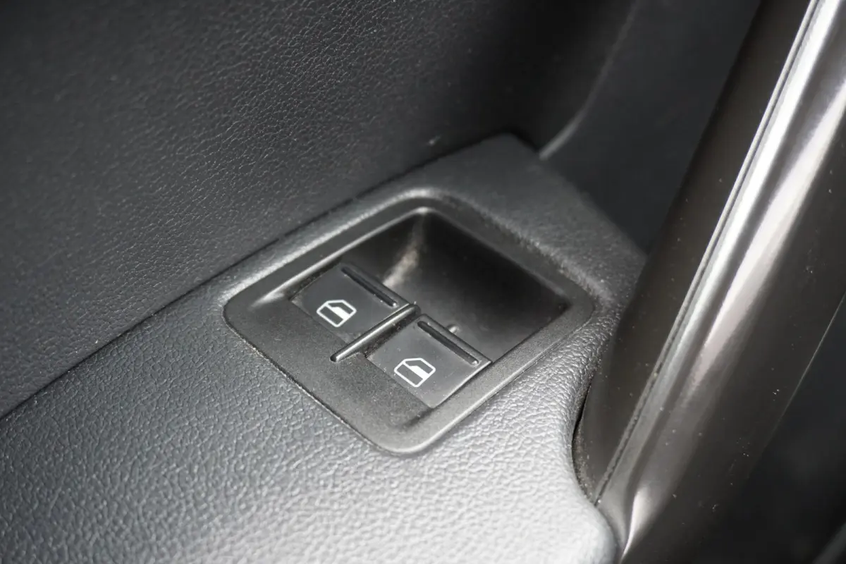 2.0 TDI Maxi Automaat EURO 6 Airco - PDC - Cruise - €12.950,- Excl.