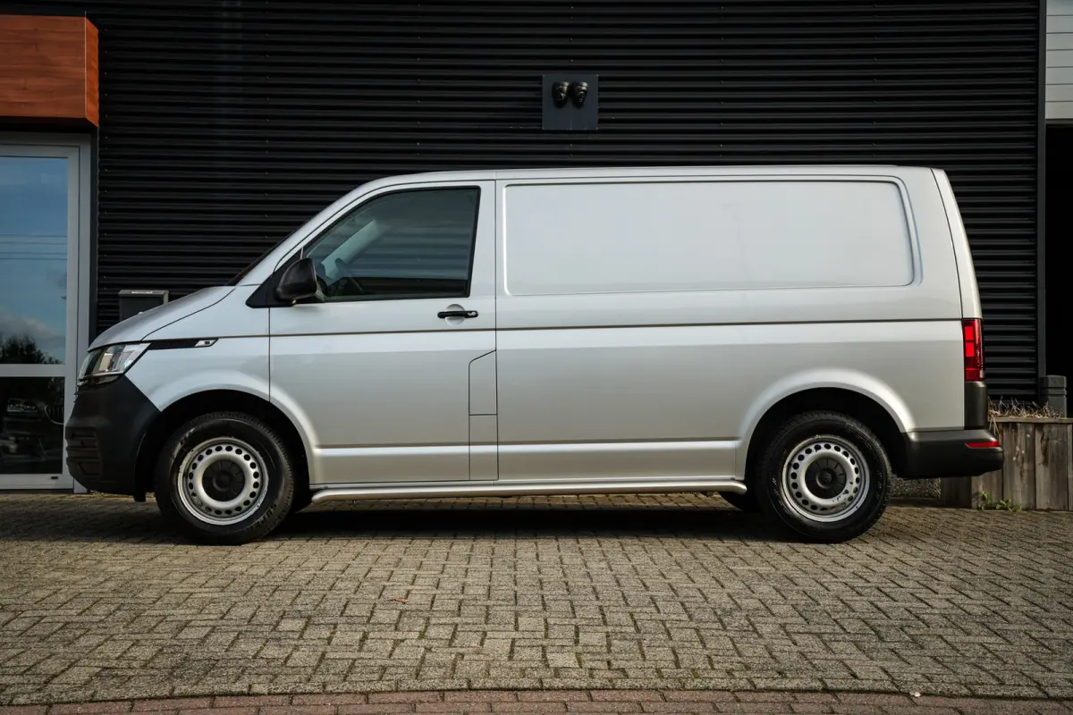 2.0 TDI L1H1 28 Comfortline | Navi | Bluetooth | Metallic lak | Trekhaak | Elektr. ramen |