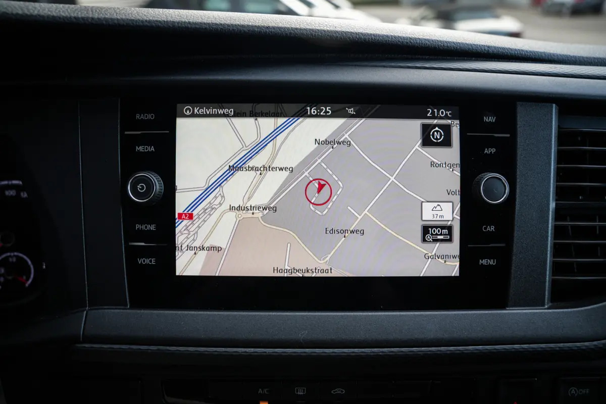 2.0 TDI L1H1 28 Comfortline | Navi | Bluetooth | Metallic lak | Trekhaak | Elektr. ramen |