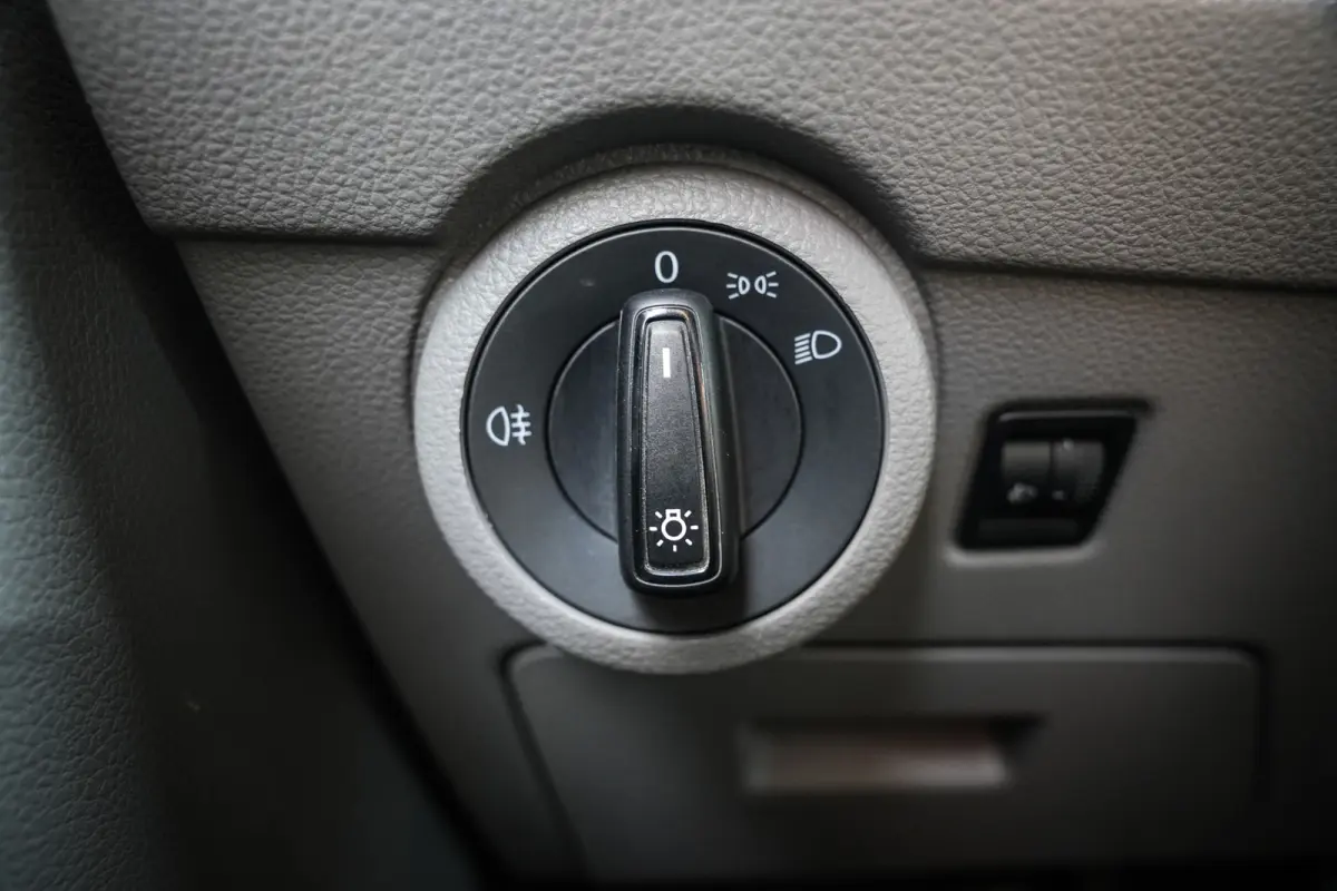 2.0 TDI L1H1 28 Comfortline | Navi | Bluetooth | Metallic lak | Trekhaak | Elektr. ramen |