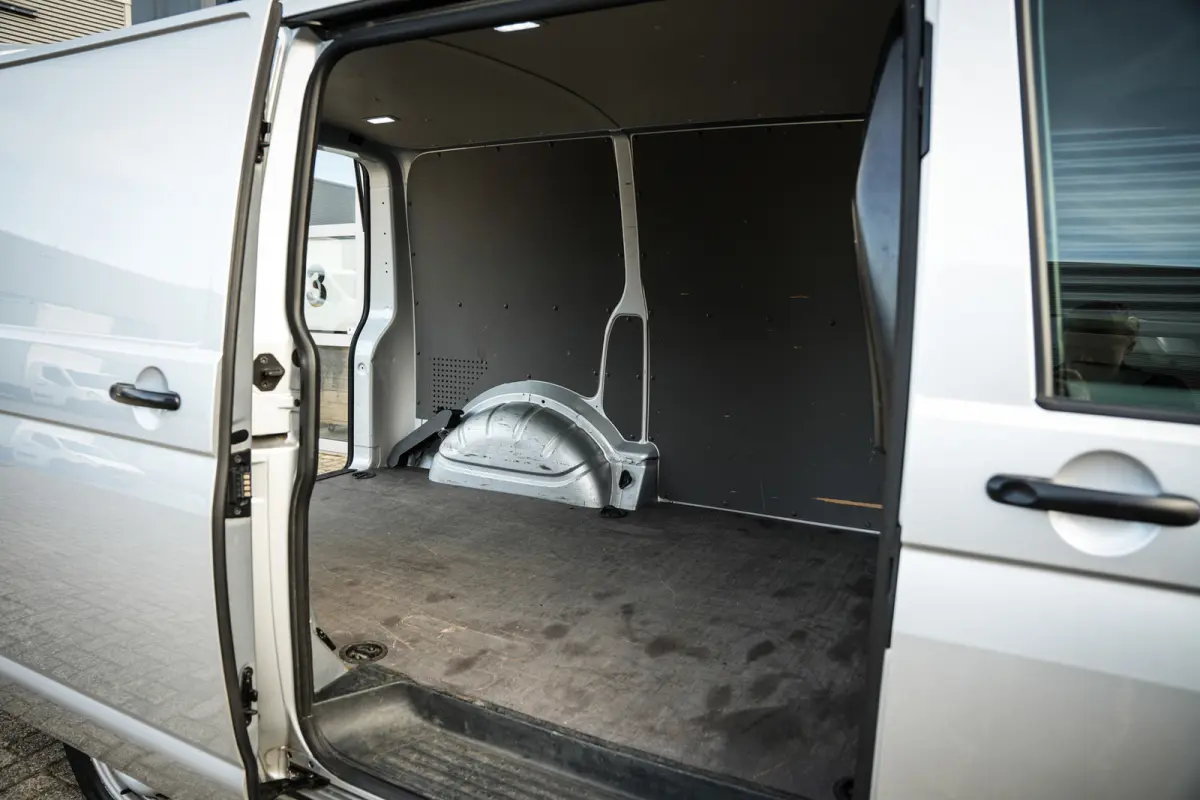 2.0 TDI L1H1 28 Comfortline | Navi | Bluetooth | Metallic lak | Trekhaak | Elektr. ramen |
