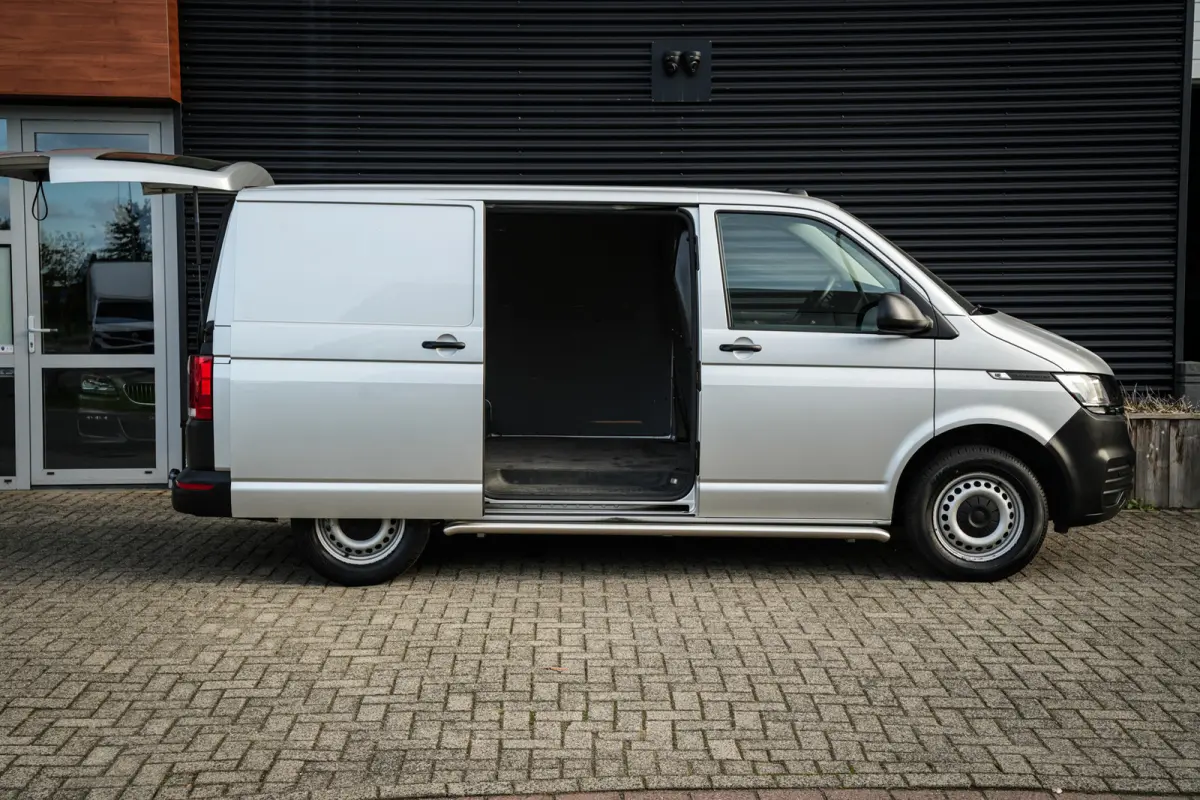 2.0 TDI L1H1 28 Comfortline | Navi | Bluetooth | Metallic lak | Trekhaak | Elektr. ramen |
