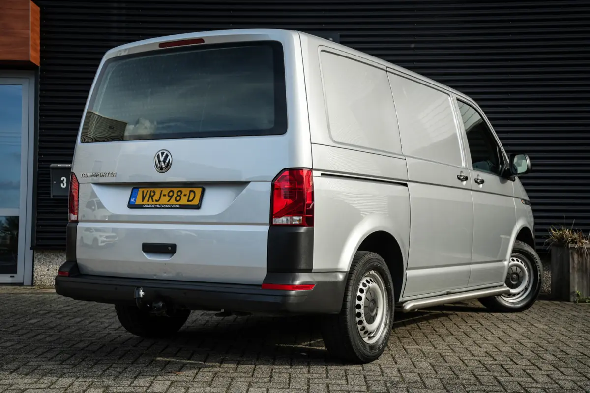 2.0 TDI L1H1 28 Comfortline | Navi | Bluetooth | Metallic lak | Trekhaak | Elektr. ramen |