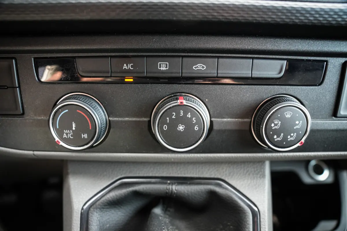 2.0 TDI L1H1 28 Comfortline | Navi | Bluetooth | Metallic lak | Trekhaak | Elektr. ramen |