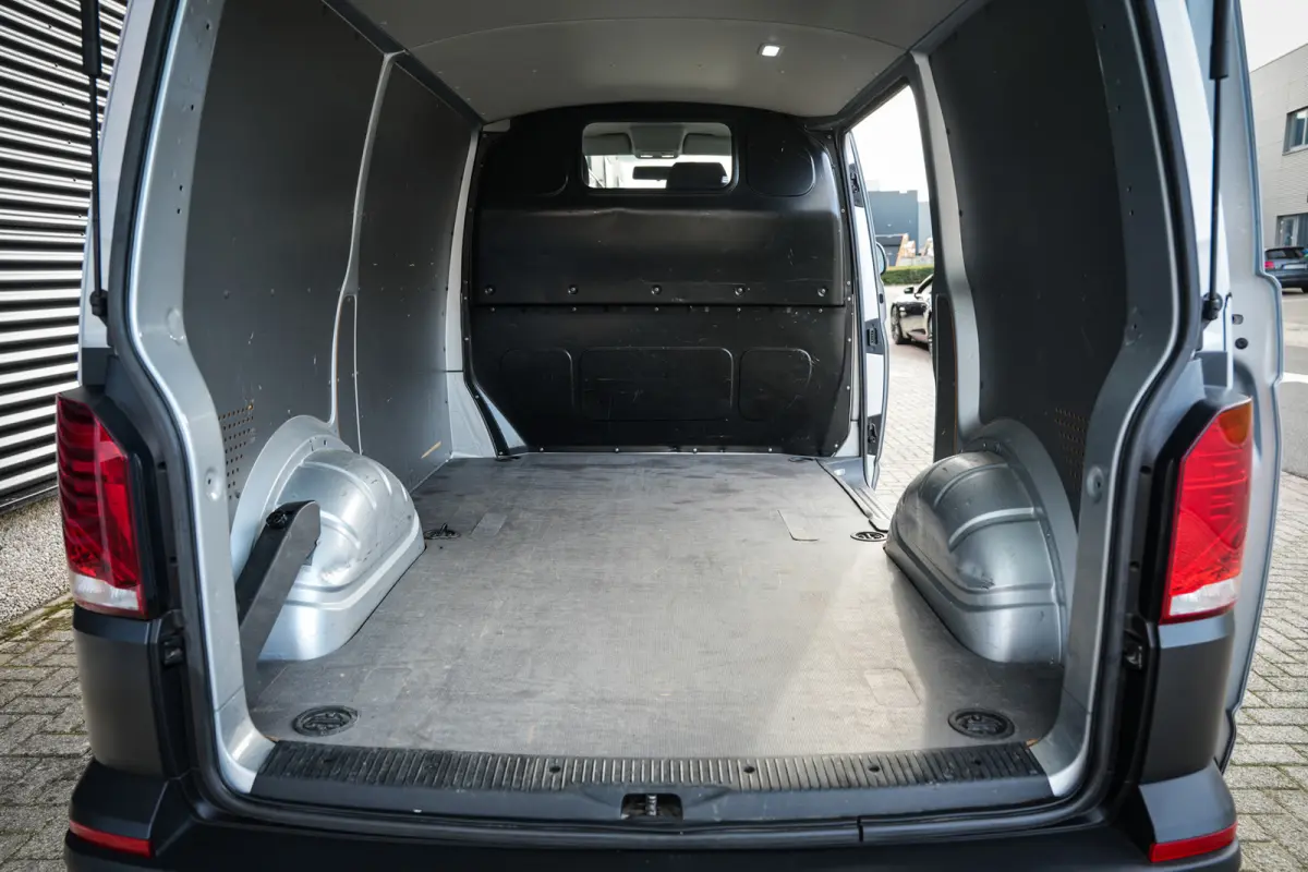 2.0 TDI L1H1 28 Comfortline | Navi | Bluetooth | Metallic lak | Trekhaak | Elektr. ramen |