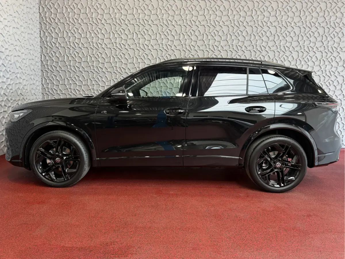 1.5 eTSI 150PK BENZINE R-Line Black Style | Panorama | HUD | Trekhaak | 360° Camera | Nieuw