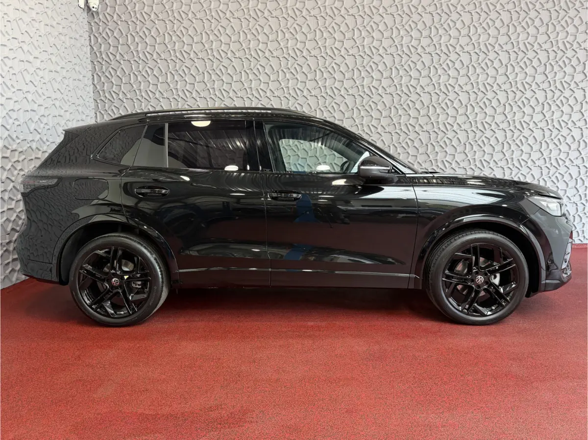 1.5 eTSI 150PK BENZINE R-Line Black Style | Panorama | HUD | Trekhaak | 360° Camera | Nieuw