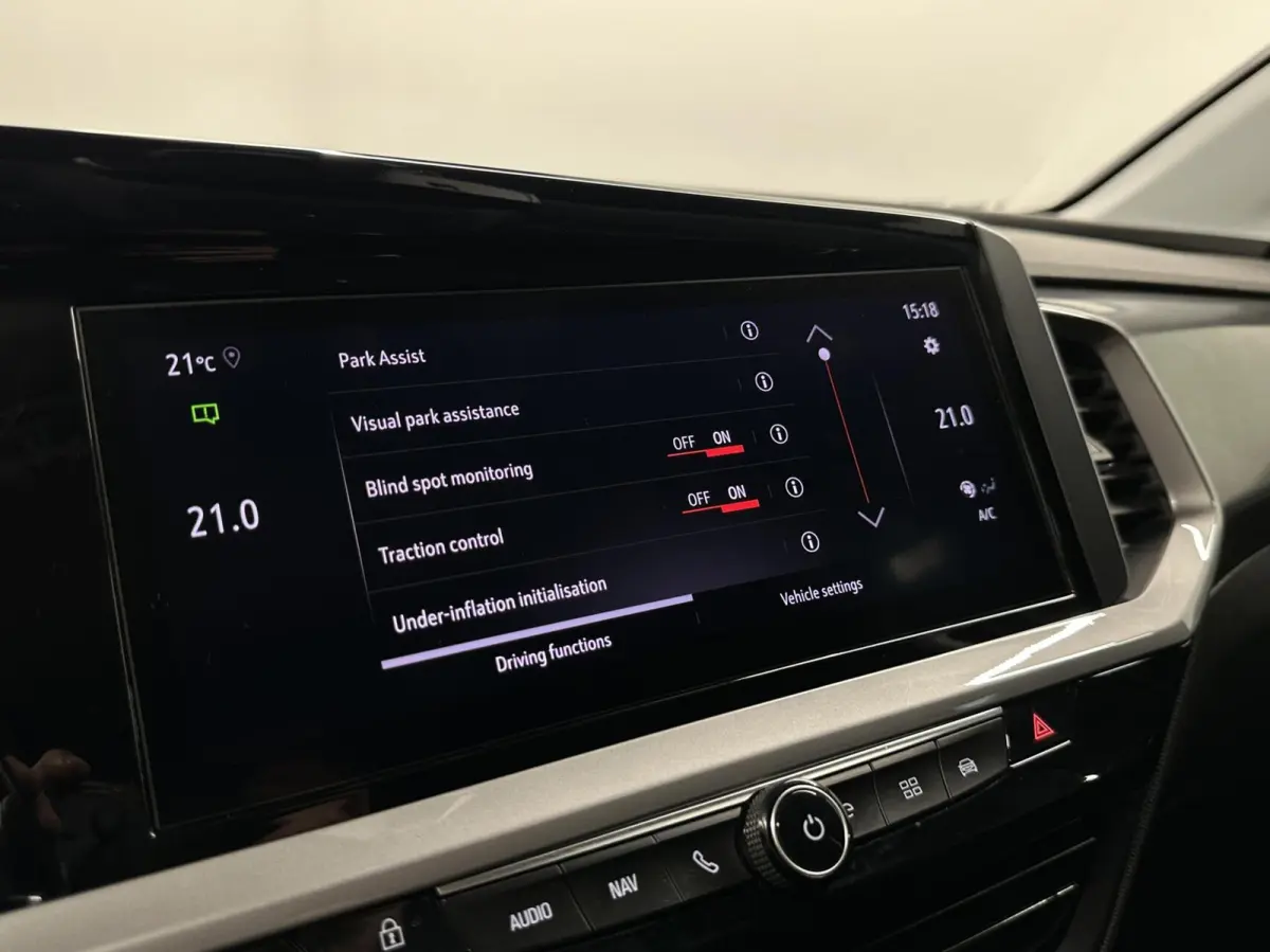 1.6 Turbo Plug-In Hybrid Level 3 TREKHAAK CARPLAY NAVI CRUISE CAMERA.