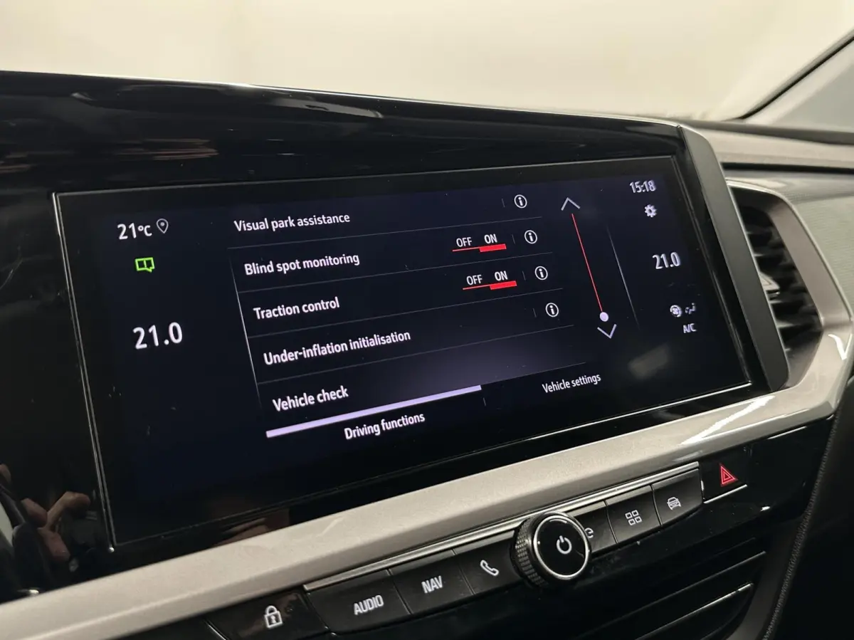 1.6 Turbo Plug-In Hybrid Level 3 TREKHAAK CARPLAY NAVI CRUISE CAMERA.