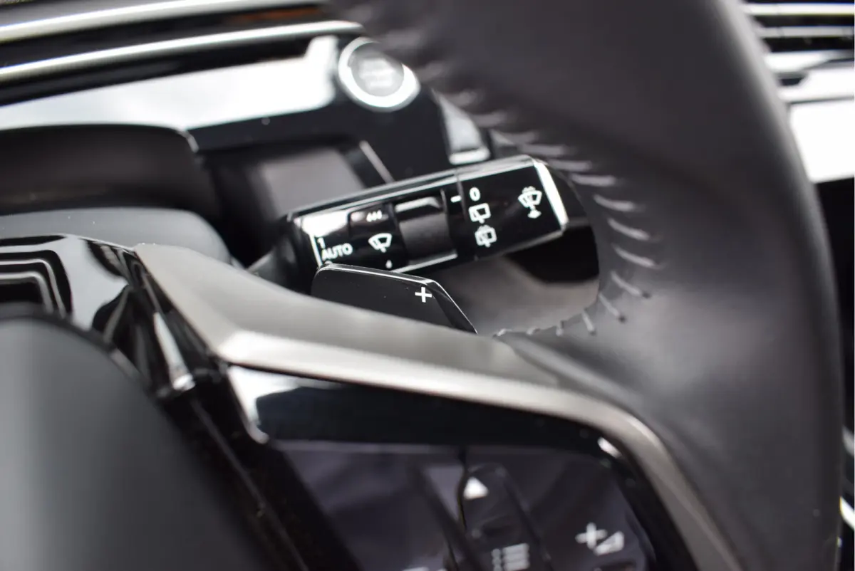 1.2 Hybrid 145 Allure 7p | Keyless entry & start | Apple Carplay/Android Auto | Camera