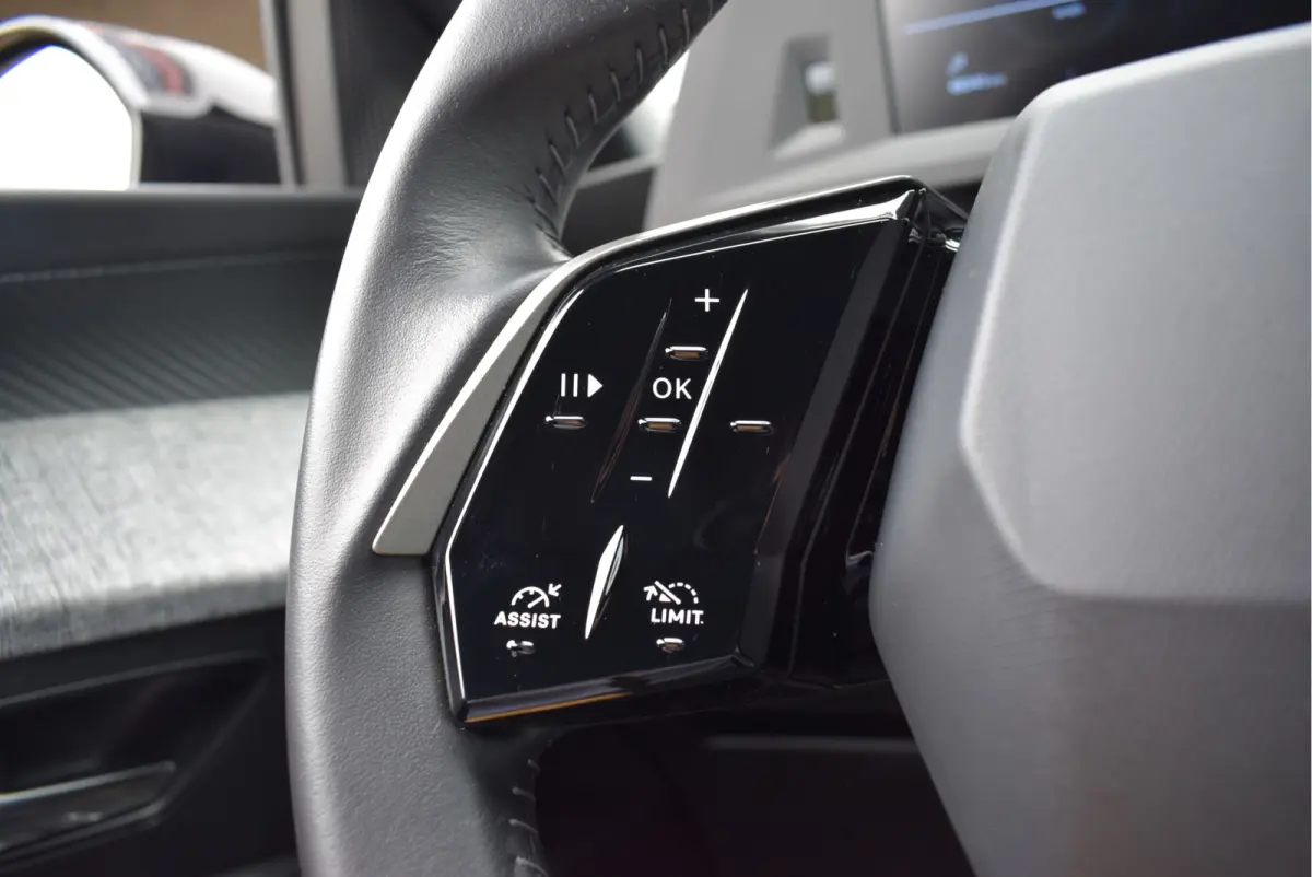 1.2 Hybrid 145 Allure 7p | Keyless entry & start | Apple Carplay/Android Auto | Camera