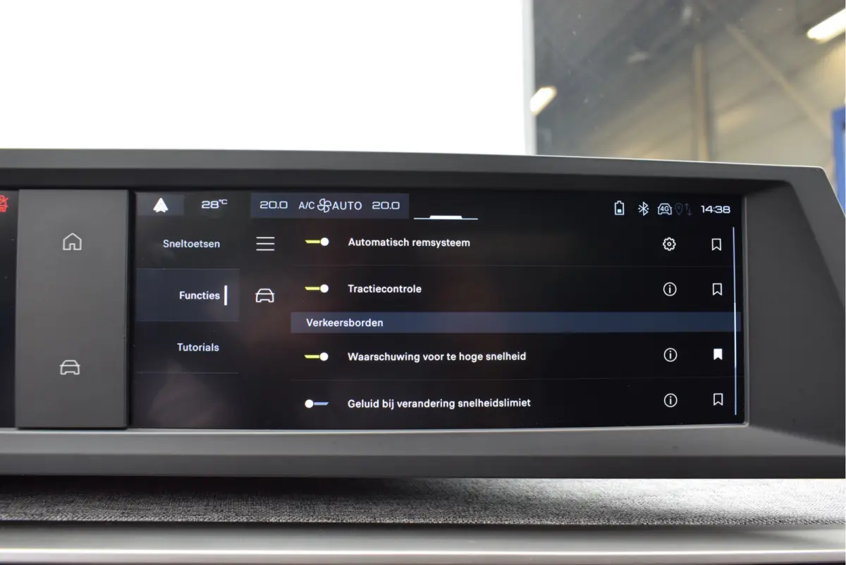1.2 Hybrid 145 Allure 7p | Keyless entry & start | Apple Carplay/Android Auto | Camera