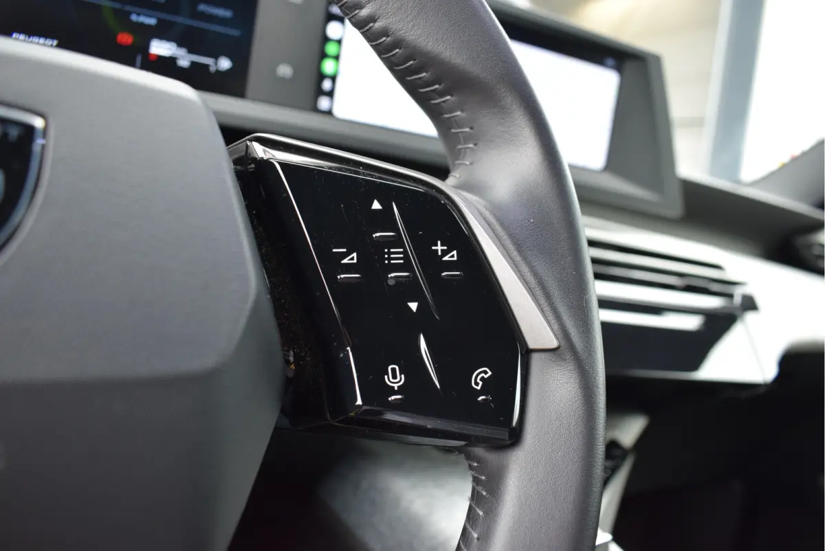 1.2 Hybrid 145 Allure 7p | Keyless entry & start | Apple Carplay/Android Auto | Camera