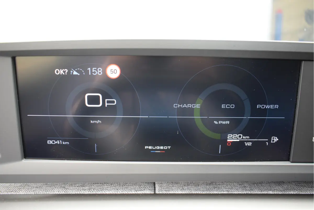 1.2 Hybrid 145 Allure 7p | Keyless entry & start | Apple Carplay/Android Auto | Camera