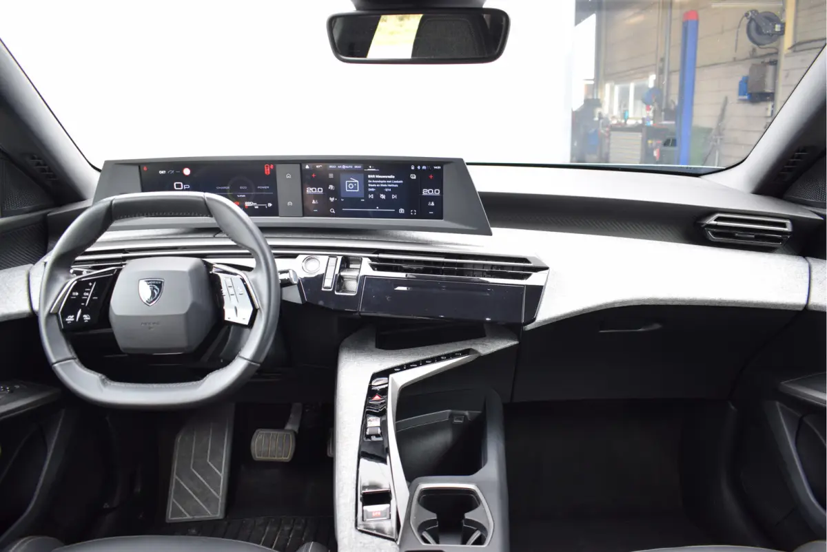 1.2 Hybrid 145 Allure 7p | Keyless entry & start | Apple Carplay/Android Auto | Camera