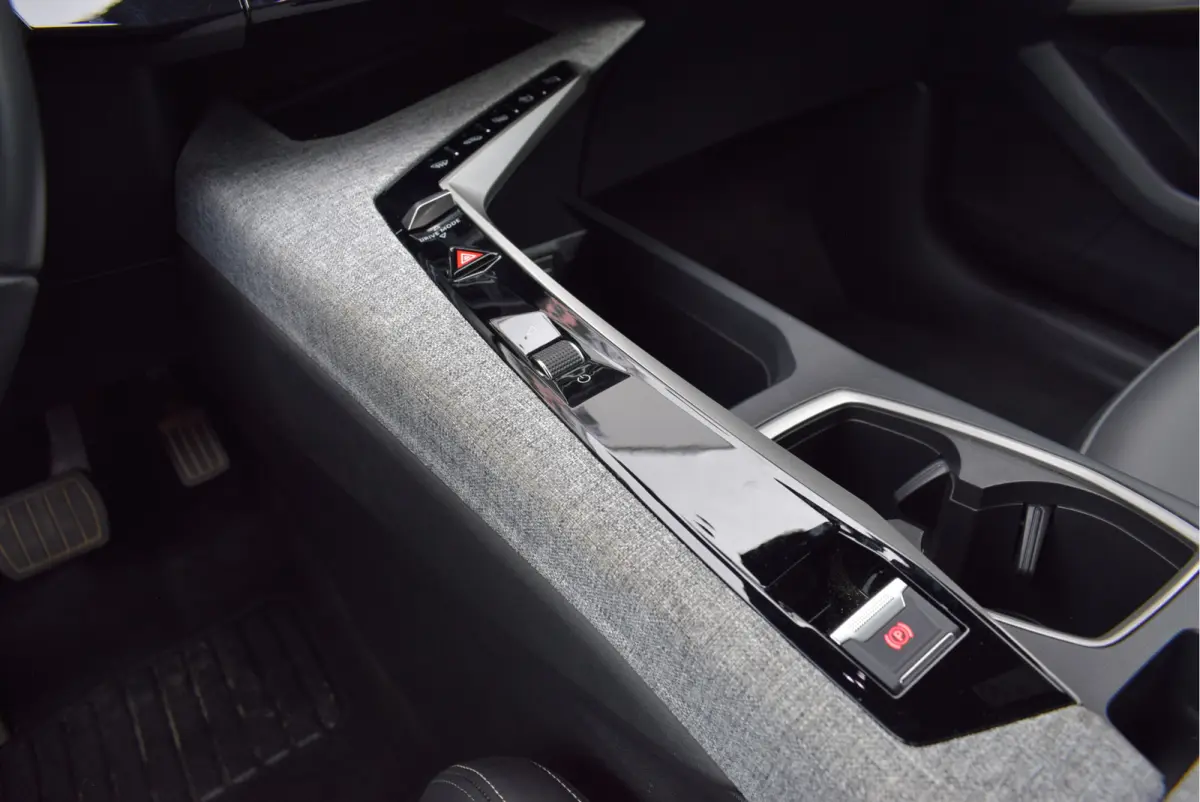1.2 Hybrid 145 Allure 7p | Keyless entry & start | Apple Carplay/Android Auto | Camera