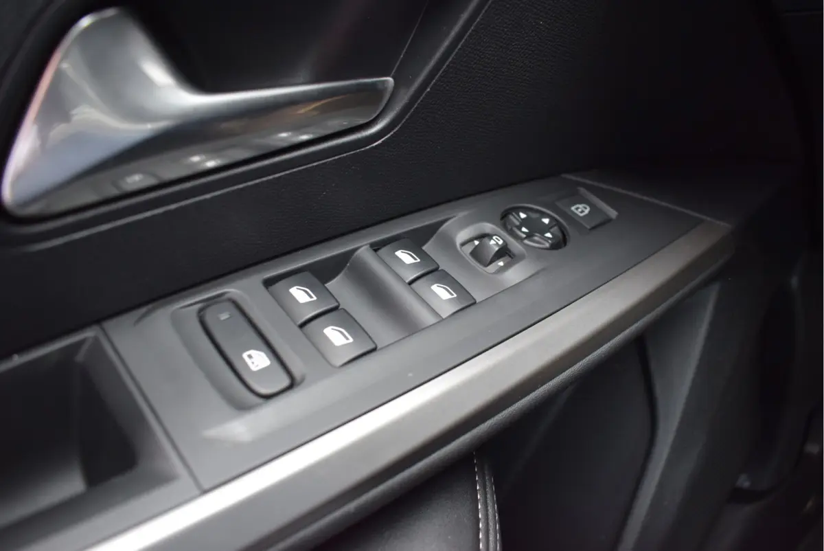 1.2 Hybrid 145 Allure 7p | Keyless entry & start | Apple Carplay/Android Auto | Camera