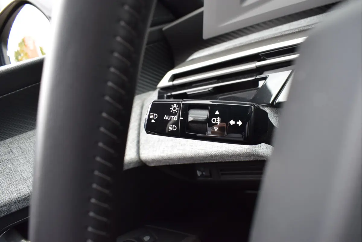 1.2 Hybrid 145 Allure 7p | Keyless entry & start | Apple Carplay/Android Auto | Camera