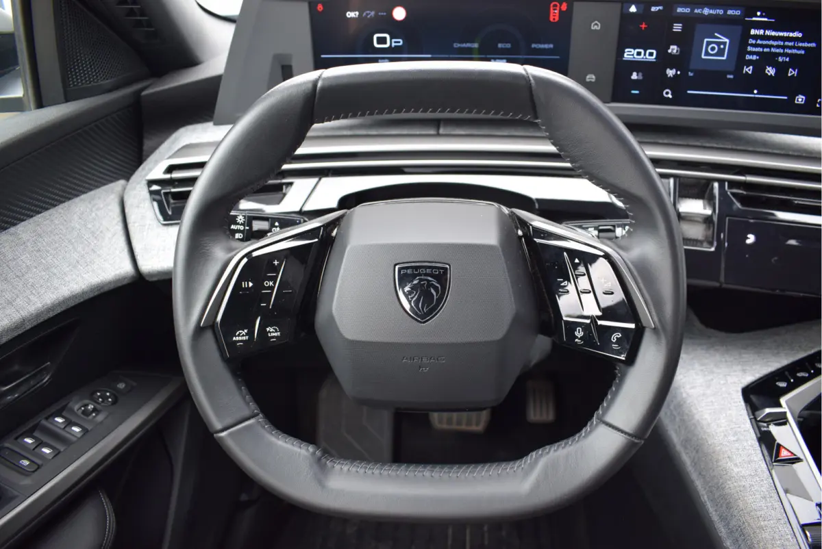 1.2 Hybrid 145 Allure 7p | Keyless entry & start | Apple Carplay/Android Auto | Camera