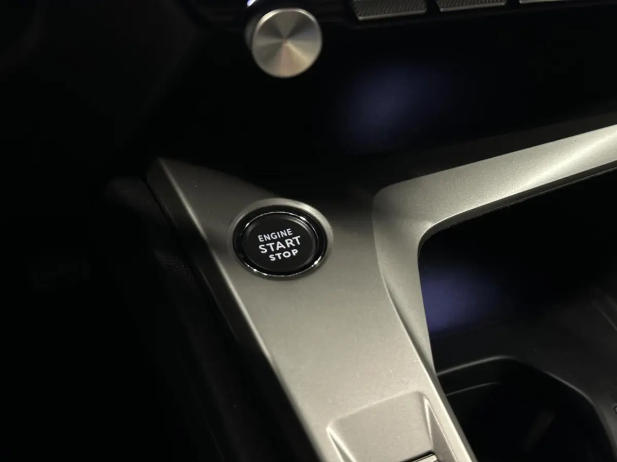 1.2 PureTech Active Pack Business NAVI CARPLAY CRUISE ECC.
