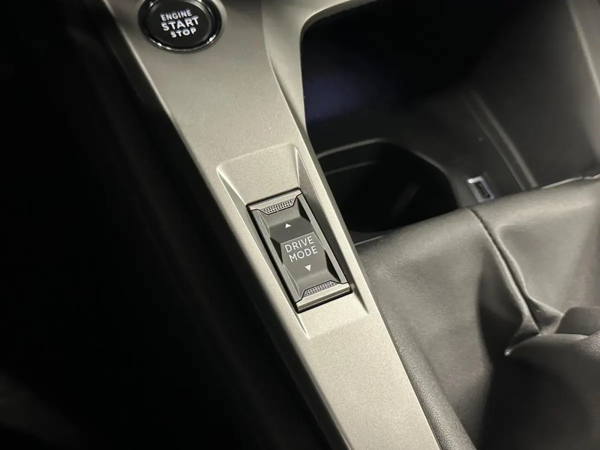 1.2 PureTech Active Pack Business NAVI CARPLAY CRUISE ECC.