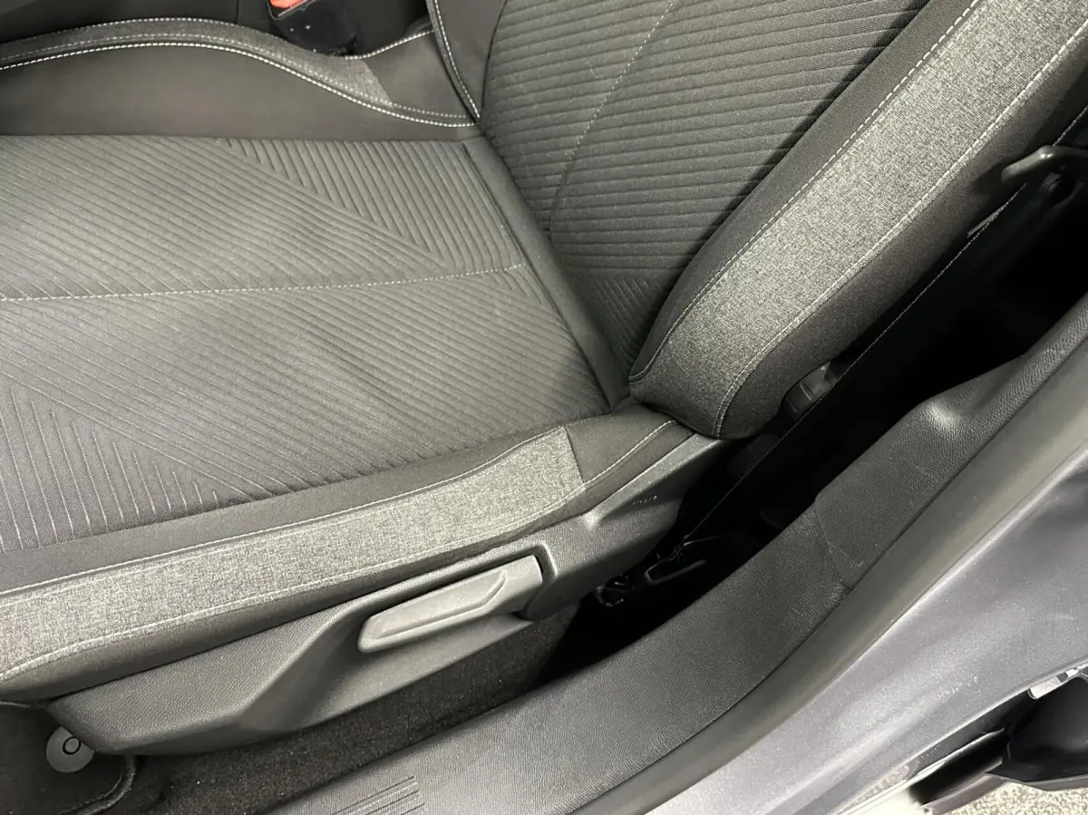 1.2 PureTech Active Pack Business NAVI CARPLAY CRUISE ECC.