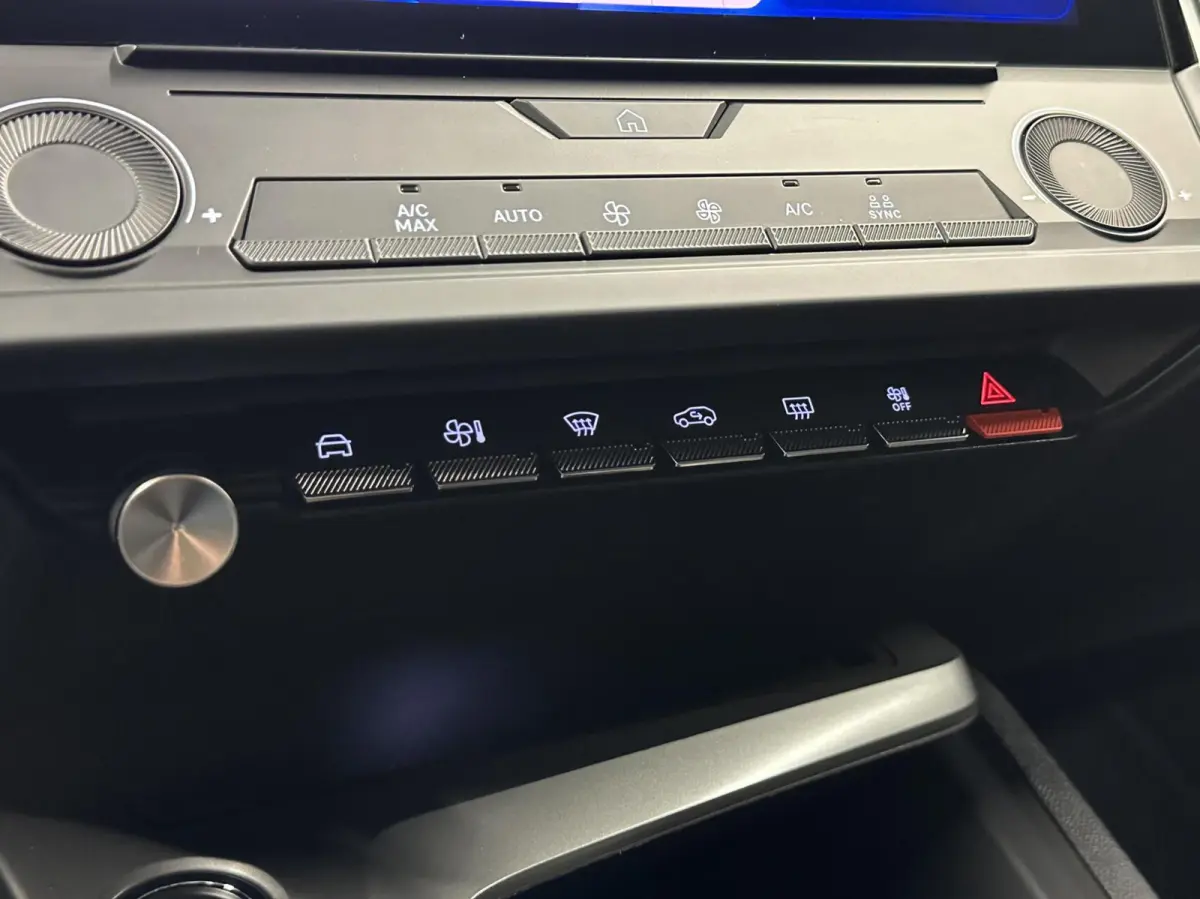 1.2 PureTech Active Pack Business NAVI CARPLAY CRUISE ECC.