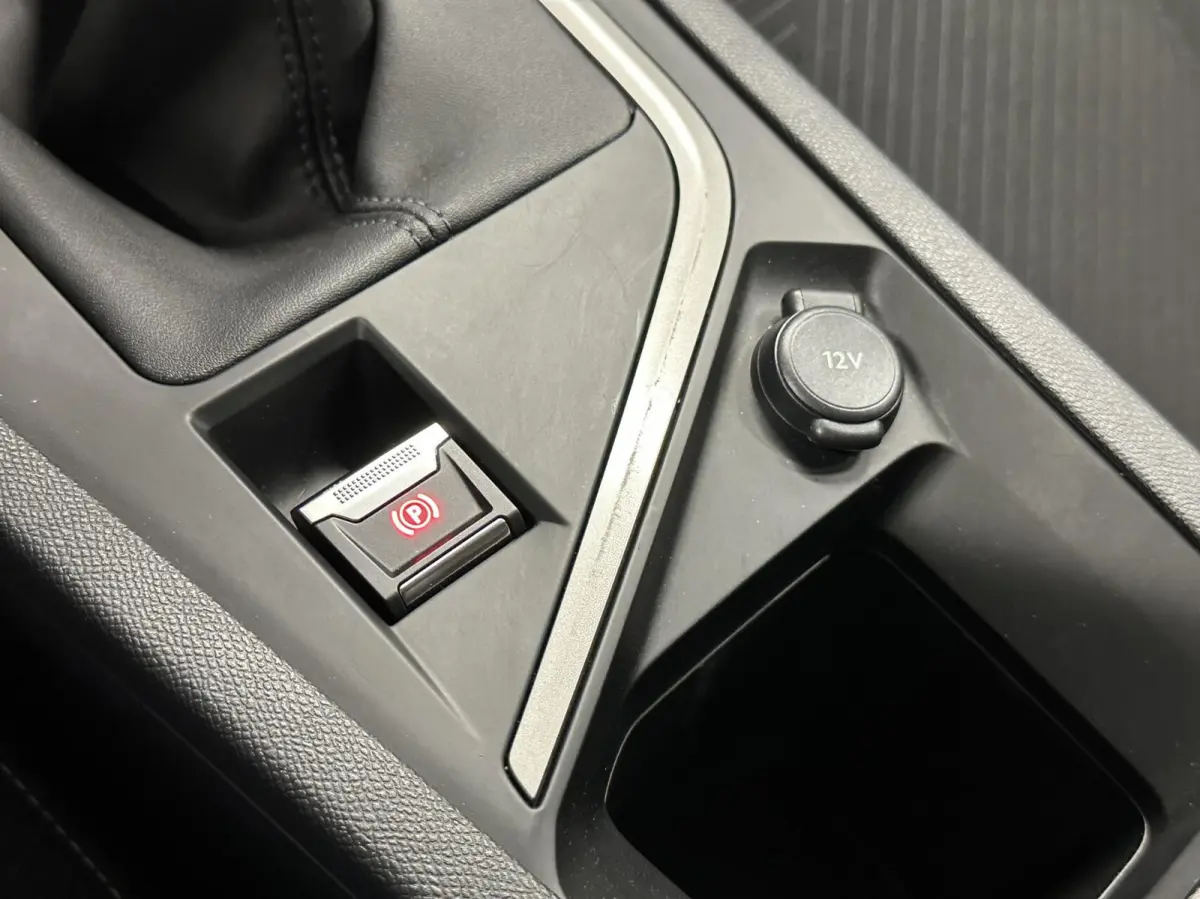 1.2 PureTech Active Pack Business NAVI CARPLAY CRUISE ECC.