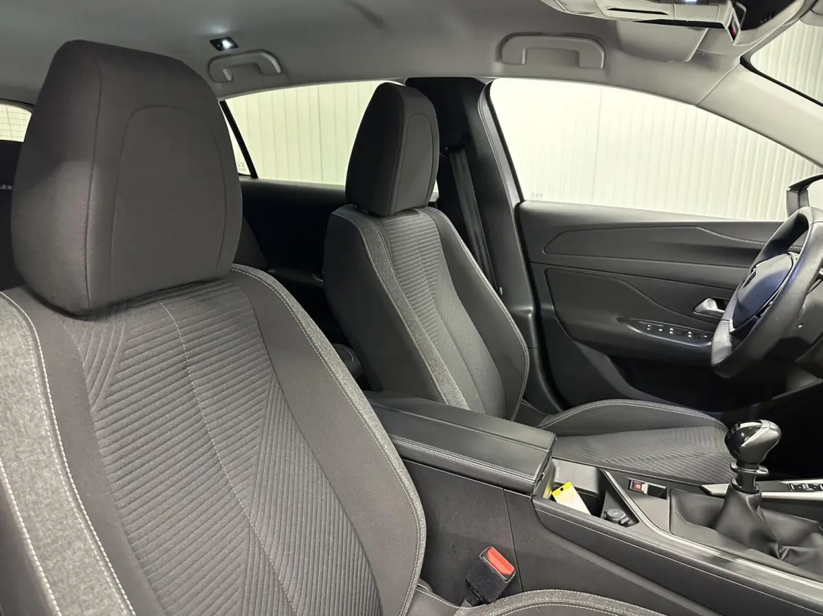 1.2 PureTech Active Pack Business NAVI CARPLAY CRUISE ECC.