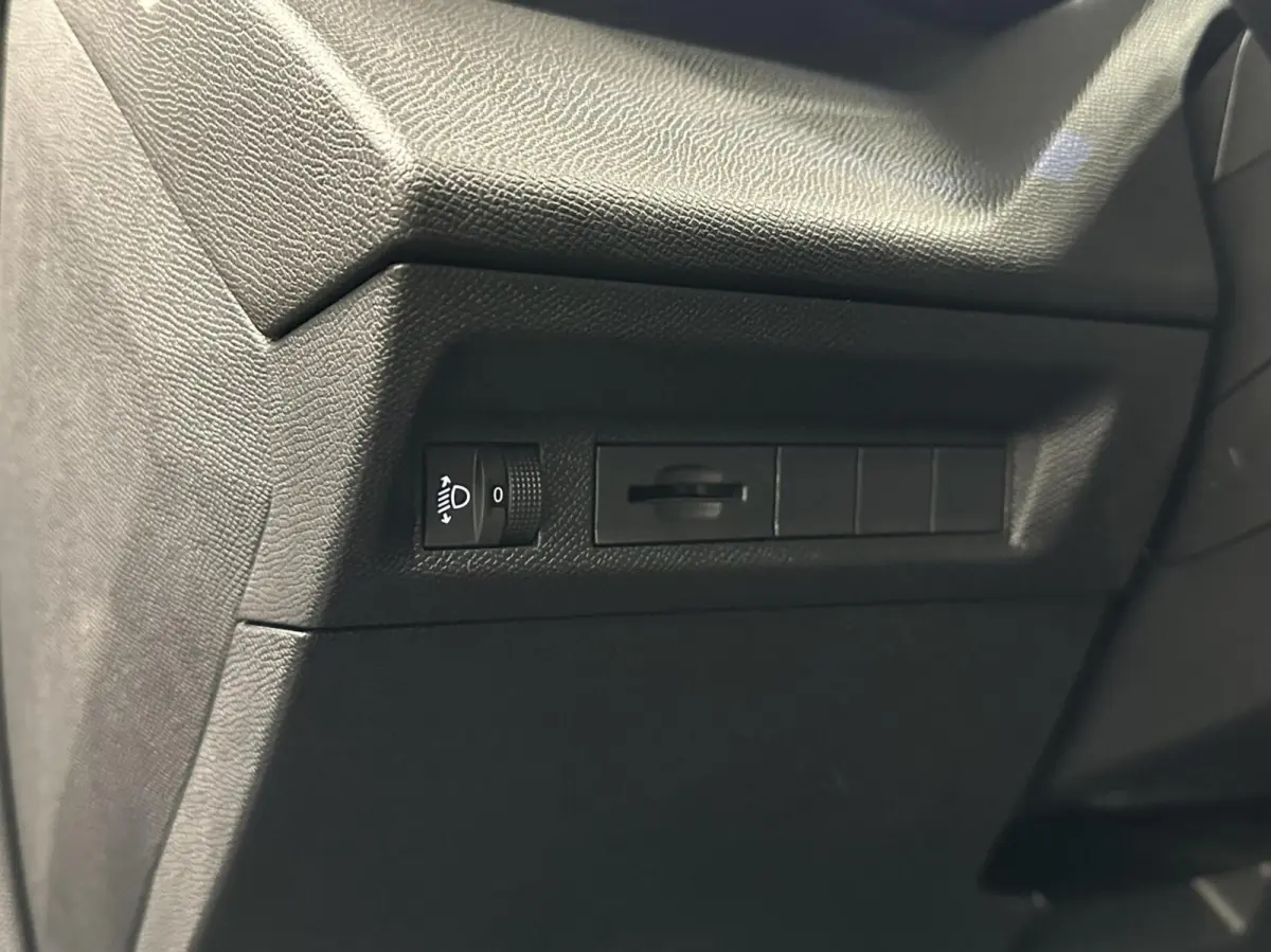 1.2 PureTech Active Pack Business NAVI CARPLAY CRUISE ECC.