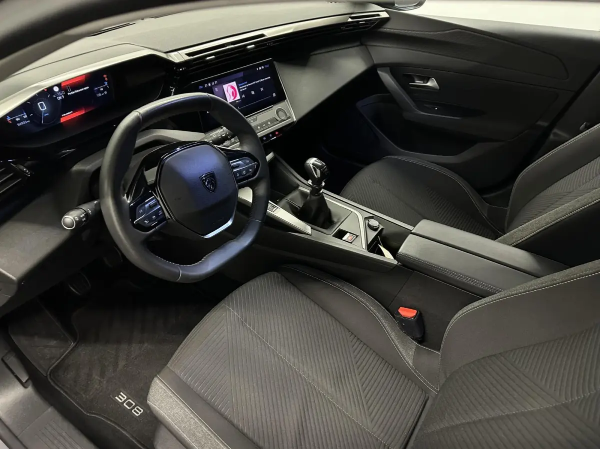 1.2 PureTech Active Pack Business NAVI CARPLAY CRUISE ECC.