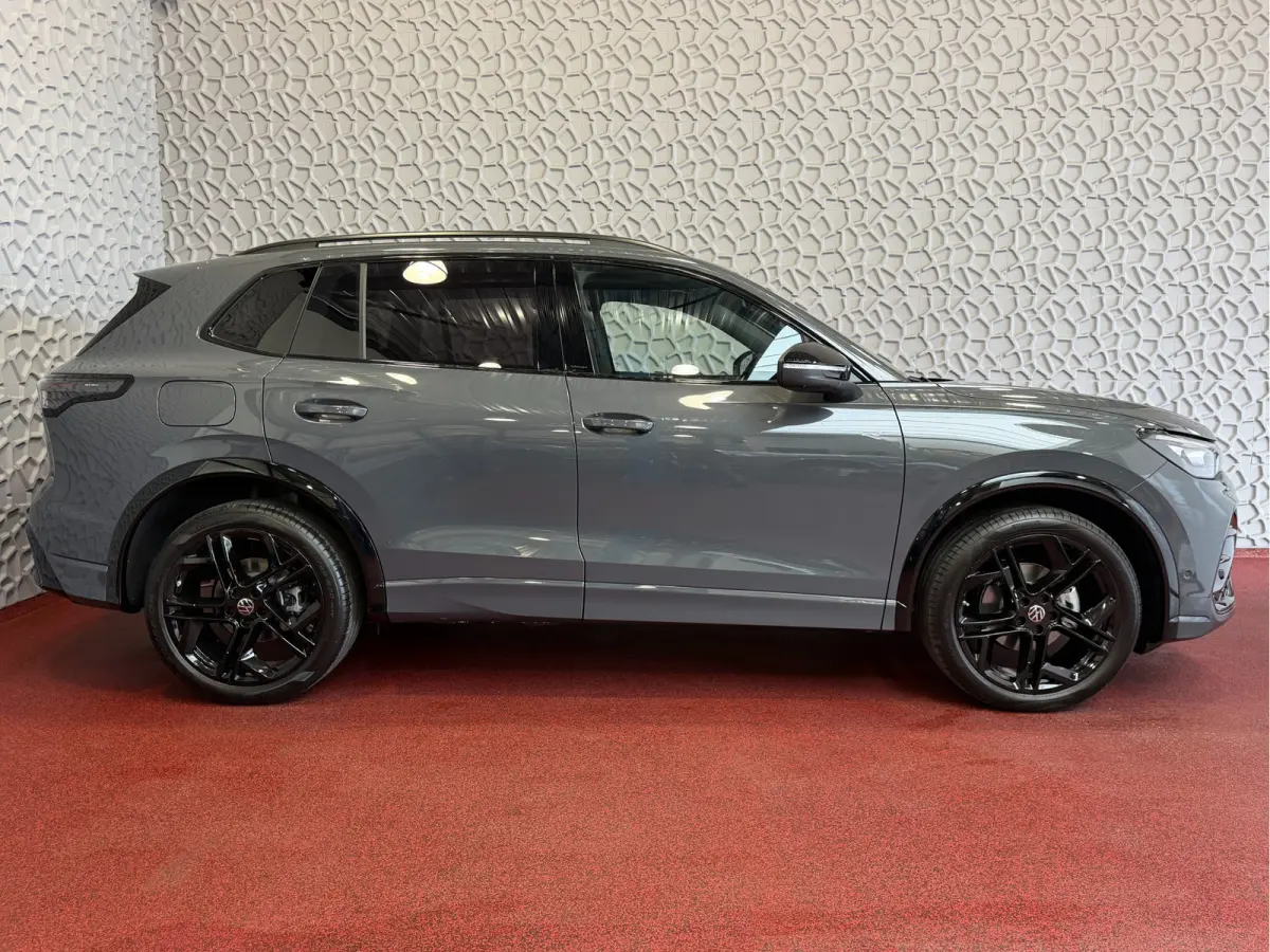 1.5 eTSI 150PK DSG R-Line Black Style | Panorama | HUD | Trekhaak | 360° Camera | Nieuw