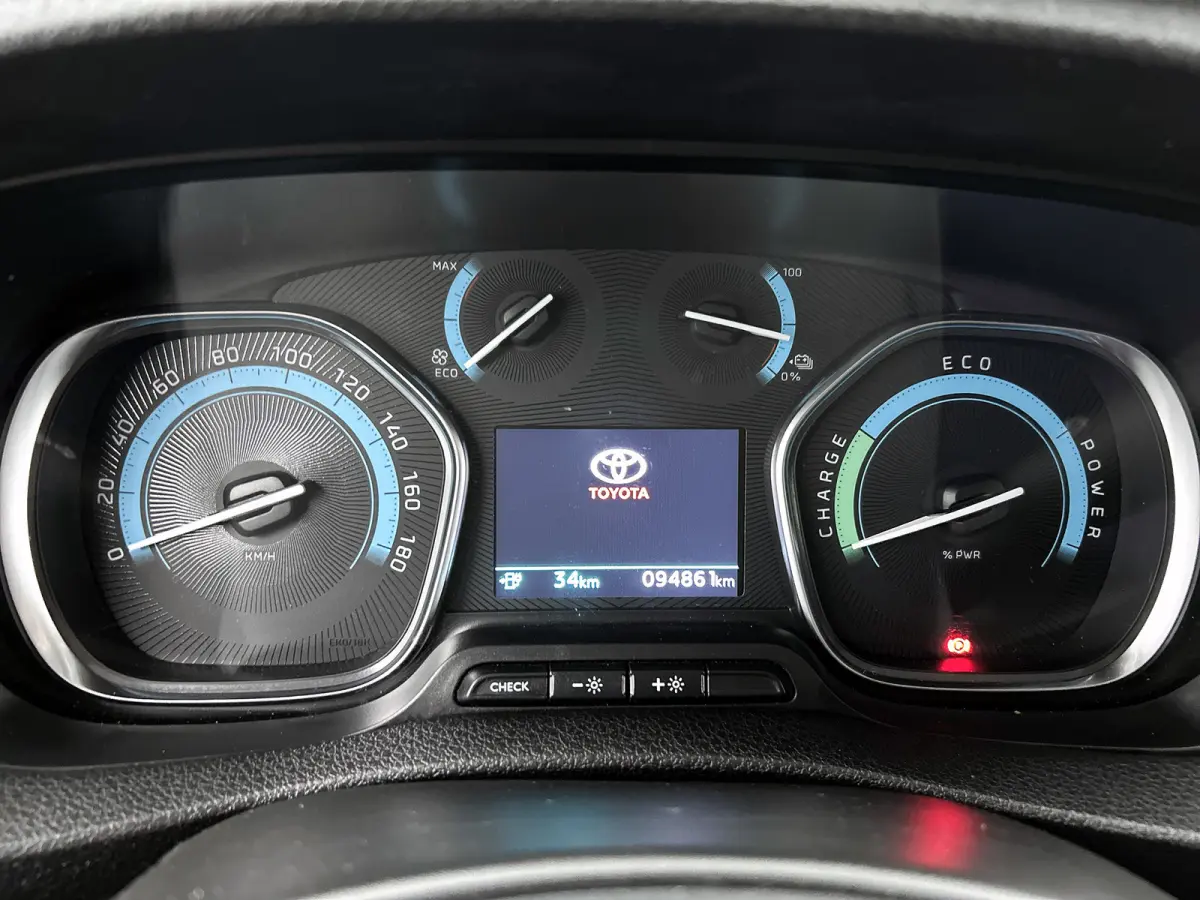 Compact SOH 92% / 3Pers. / Pdc+Camera / Navigatie/ Airco / Cruise-ctr. / Apk 11-2027