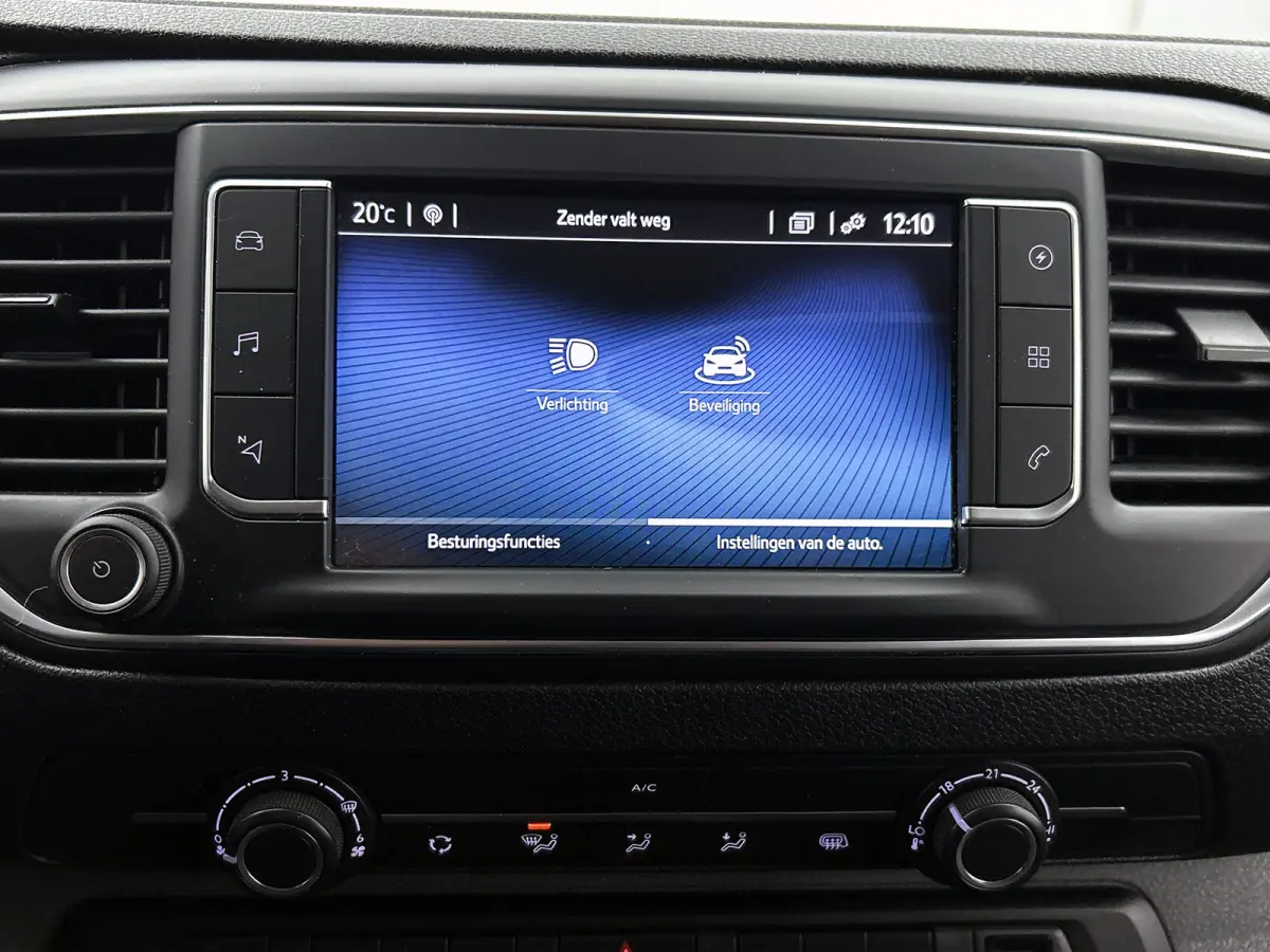 Compact SOH 92% / 3Pers. / Pdc+Camera / Navigatie/ Airco / Cruise-ctr. / Apk 11-2027