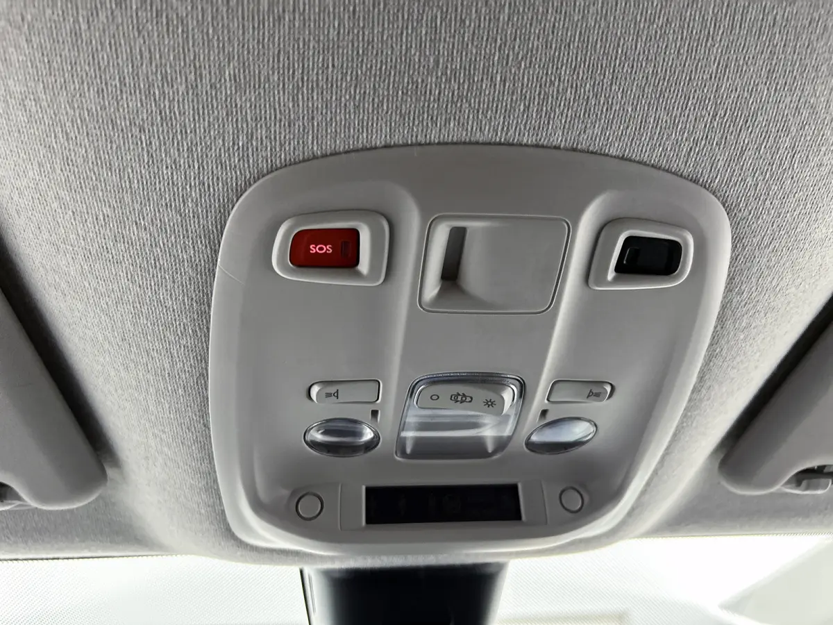 Compact SOH 92% / 3Pers. / Pdc+Camera / Navigatie/ Airco / Cruise-ctr. / Apk 11-2027