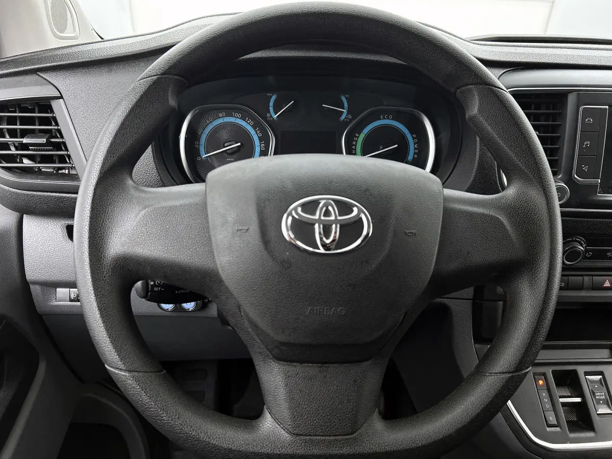 Compact SOH 92% / 3Pers. / Pdc+Camera / Navigatie/ Airco / Cruise-ctr. / Apk 11-2027